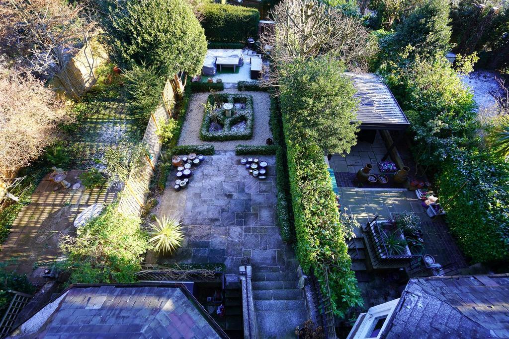 29 Milverton Cresent-1.jpg