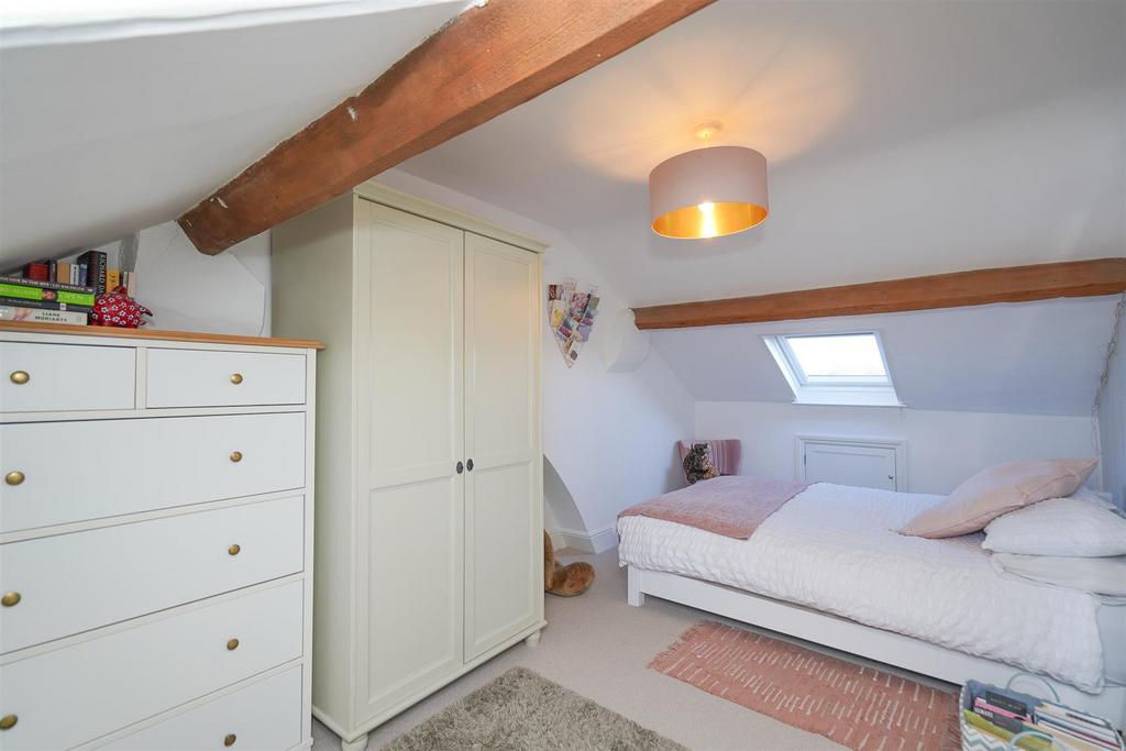 29 Milverton Cresent-8.jpg
