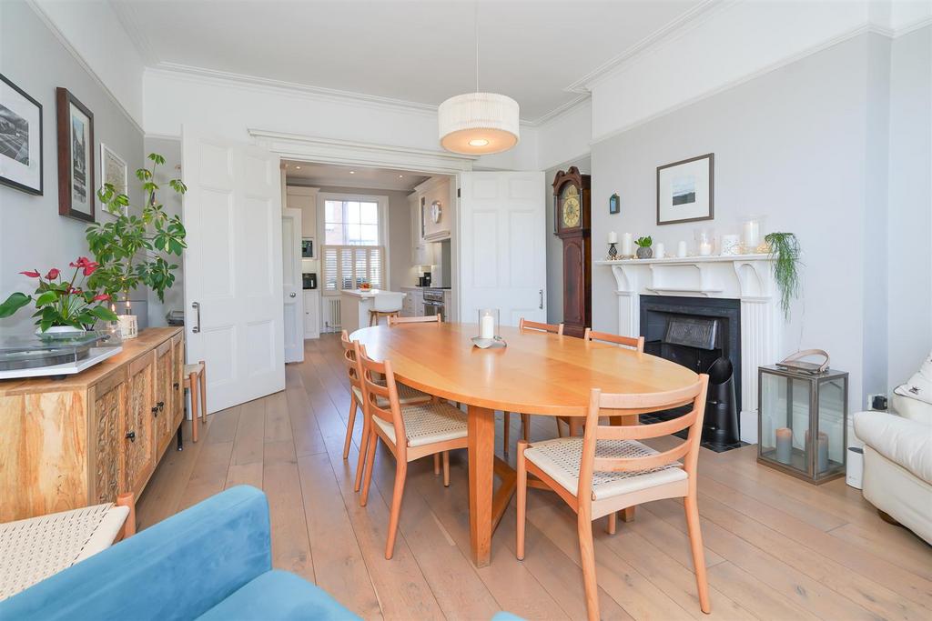 29 Milverton Cresent-19.jpg