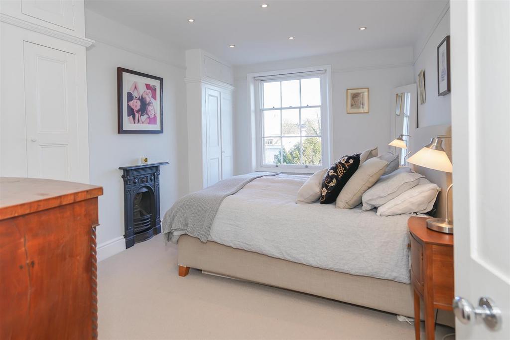 29 Milverton Cresent-2.jpg