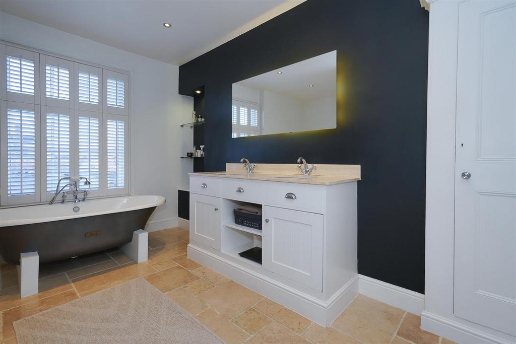 29 Milverton Cresent-4.jpg