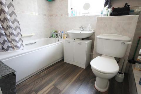 2 bedroom bungalow to rent, Commercial Road, Staines-Upon-Thames, Middlesex, TW18
