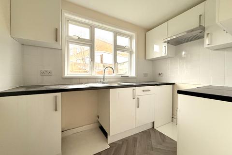 2 bedroom flat to rent, Midanbury SO18