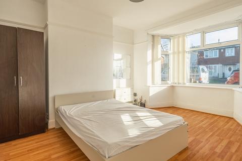 2 bedroom apartment to rent, Deanham Gardens, Newcastle Upon Tyne NE5
