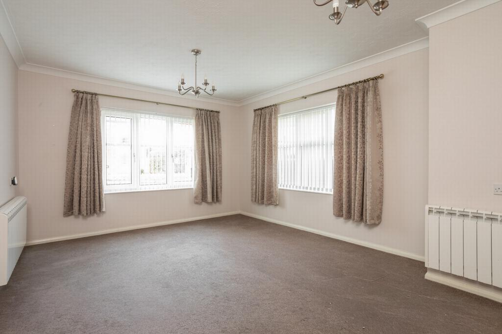 Sitting/dining room