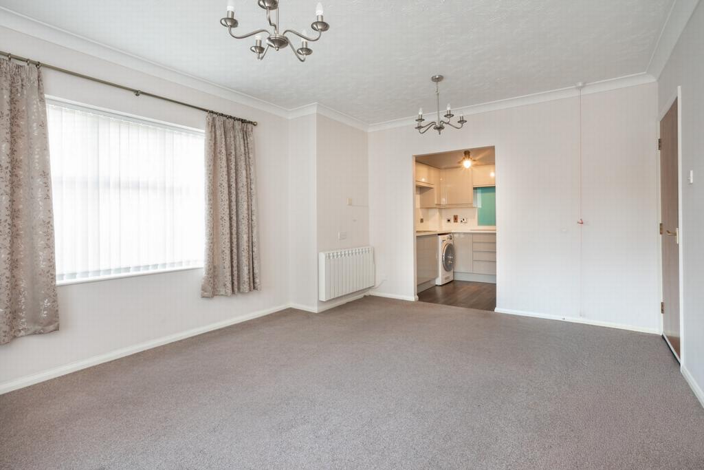 Sitting/dining room