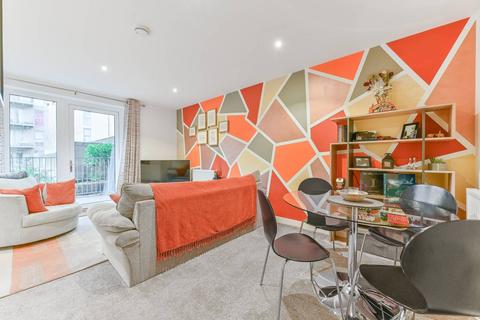 2 bedroom flat for sale, Apple Yard, Anerley, London, SE20