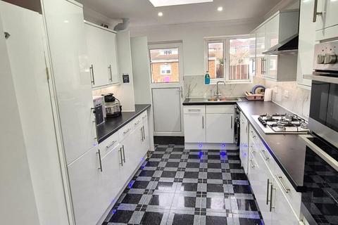 5 bedroom house to rent, Cranbourne Road, Slough