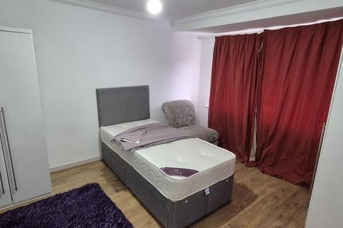 5 bedroom house to rent, Cranbourne Road, Slough