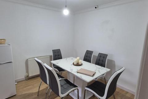 5 bedroom house to rent, Cranbourne Road, Slough