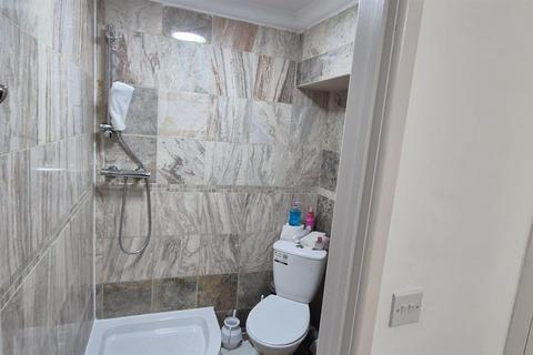 5 bedroom house to rent, Cranbourne Road, Slough
