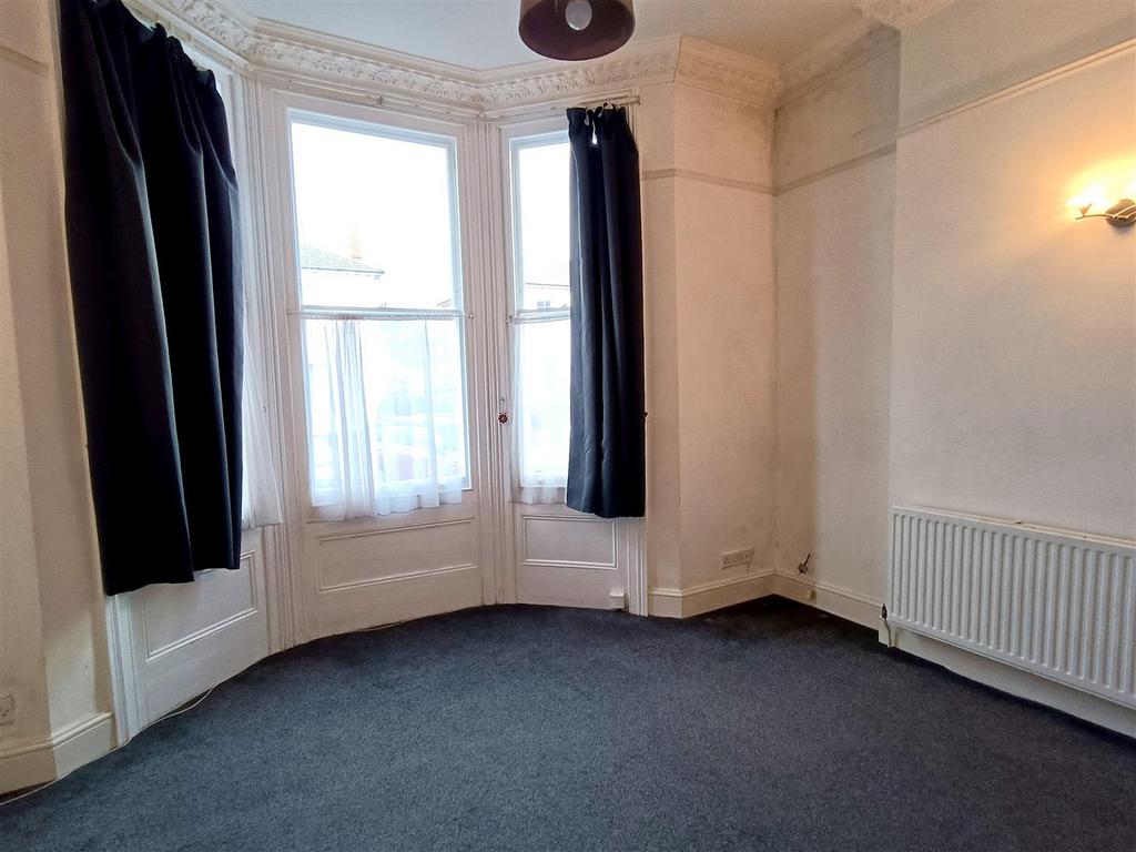 Living Room 2.jpg