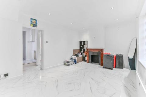 3 bedroom end of terrace house to rent, Thornton Road, Sutton, Carshalton, SM5