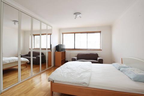 3 bedroom flat to rent, Windsor Way, Brook Green, London, W14