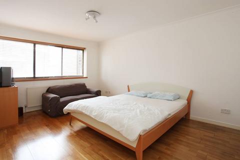 3 bedroom flat to rent, Windsor Way, Brook Green, London, W14