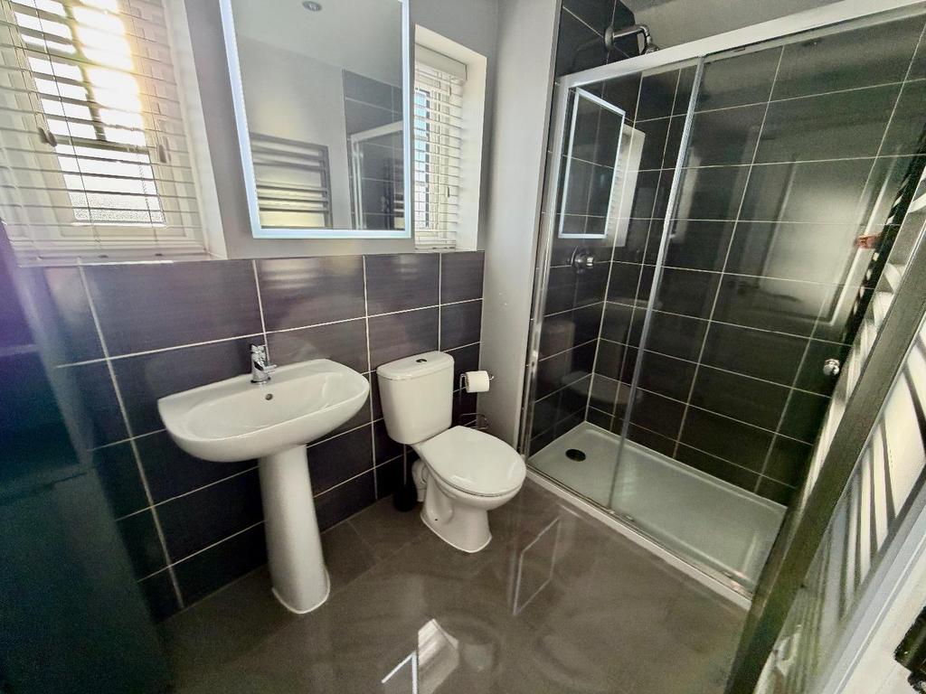 En-Suite 1
