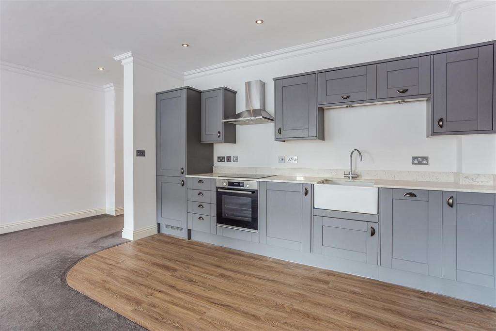68833 Flat D 37 High Street (10).jpg
