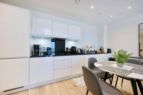 3 bedroom flat to rent, Lakeside Drive, Park Royal, London, NW10