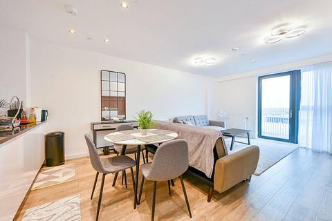 3 bedroom flat to rent, Lakeside Drive, Park Royal, London, NW10