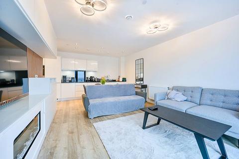 3 bedroom flat to rent, Lakeside Drive, Park Royal, London, NW10