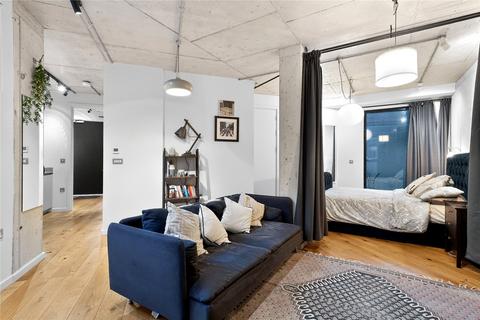 Studio to rent, Wallis Road, London, E9