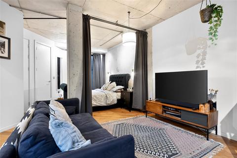 Studio to rent, Wallis Road, London, E9