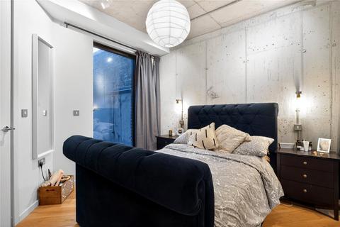 Studio to rent, Wallis Road, London, E9
