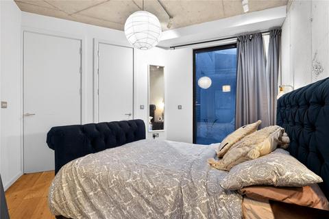 Studio to rent, Wallis Road, London, E9