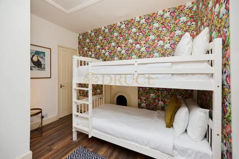 5 bedroom house to rent, Gaspar Close, SW5