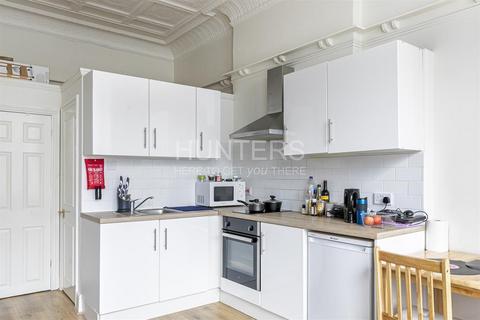 Studio to rent, Fawley Road, NW6