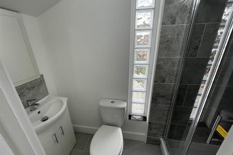 1 bedroom in a house share to rent, Denny Road, London