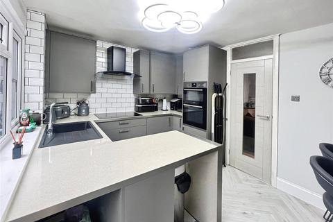 2 bedroom end of terrace house for sale, Laurel Walk, Kent ME8