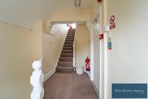 2 bedroom flat to rent, Heston Road, Hounslow, TW5