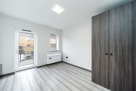 2 bedroom flat to rent, Colney Hatch Lane, London N10