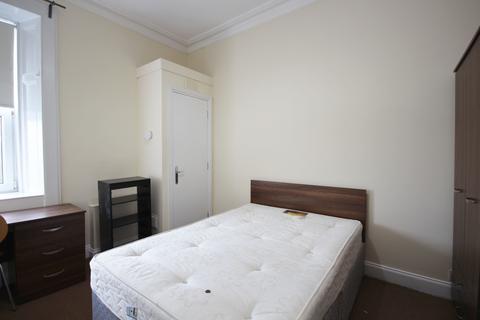 3 bedroom flat to rent, Caird Drive, Dowanhill, Glasgow, G11