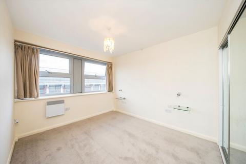 2 bedroom flat to rent, London Road, London
