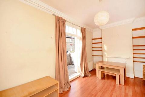 1 bedroom in a house share to rent, Crouch Hill, London