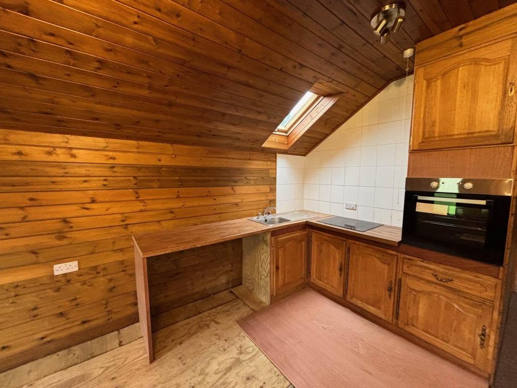 Daffodil kitchen (00