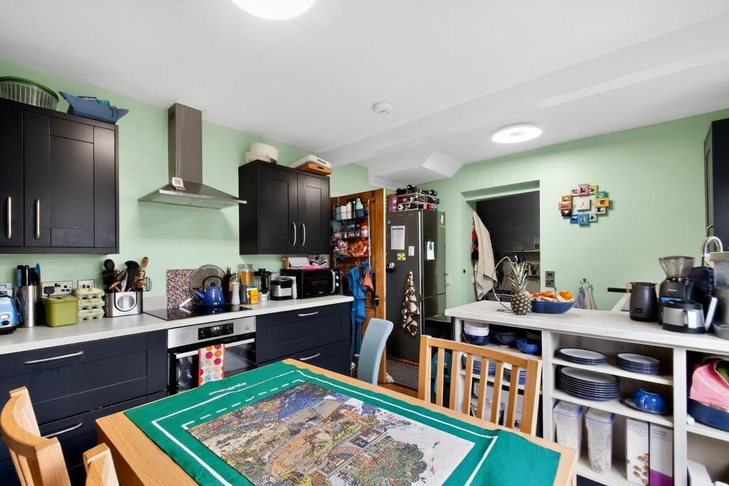 5harlowmoorcrescent-4.jpg