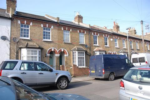 2 bedroom terraced house to rent, Braemar Road, Brentford