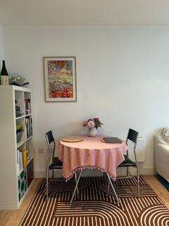 1 bedroom apartment to rent, Times Square, London