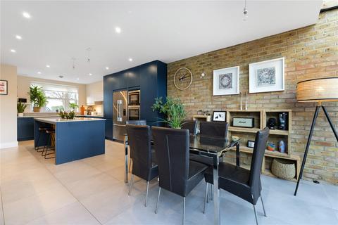 Emerald Square, Putney, London, SW15