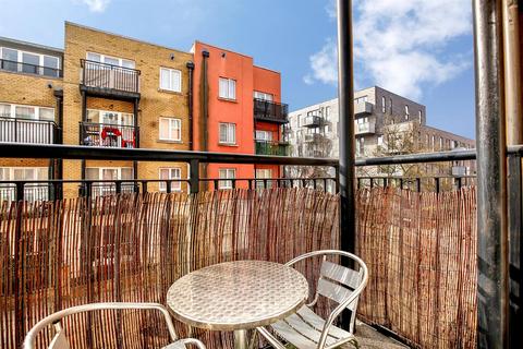 1 bedroom flat to rent, Horseley Court, Mile End, E1