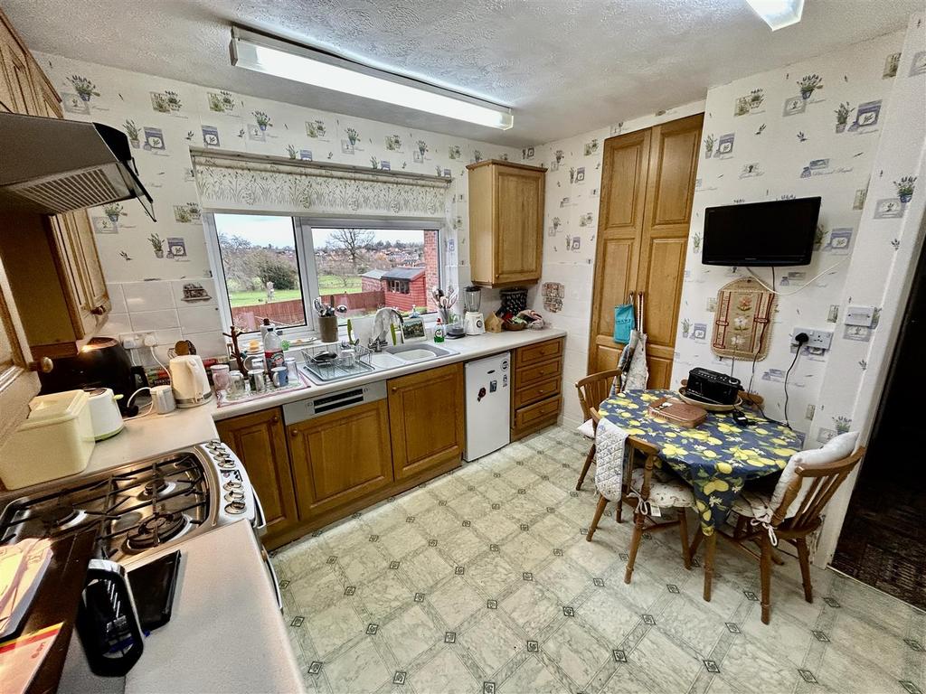Kitchen1.JPG