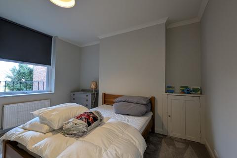 2 bedroom flat to rent, The Parade, Folkestone, Kent, CT20