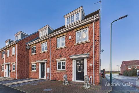 3 bedroom townhouse for sale, Woodside Drive, Boldon Colliery