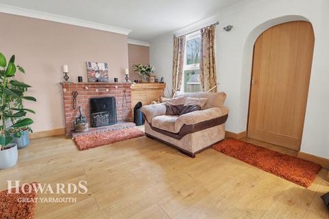 3 bedroom semi-detached house for sale, Low Road, Rollesby