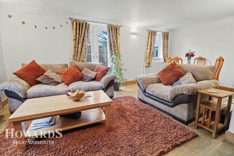 3 bedroom semi-detached house for sale, Low Road, Rollesby