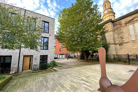 3 bedroom townhouse to rent, St. Philips Square, Salford