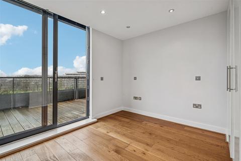 2 bedroom flat to rent, 520 Chiswick High Road, Chiswick, London